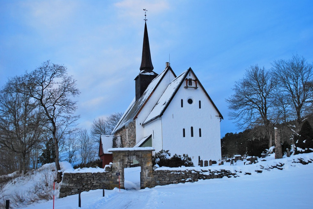 Tingvoll kirke. En de spennende steinkirkene vi har hatt gleden av å arbeide med i 2022
